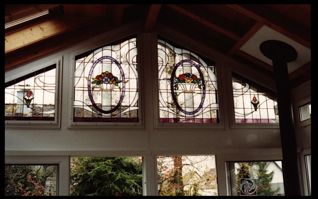 Martin_ART_IN_MARTIN Halter: Innenansicht/ Wintergarten mit integrierter Glaskunst-Inszenierung GlasBleiKompositionEntwurf /Realisierung Atelier fr Glasmalkunst Martin Halter Bern Schweiz