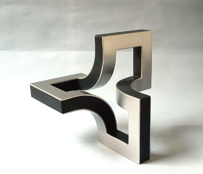 Nikolaus Weiler: offene dimensionAluminium, Mischtechnik40-40-40 cm