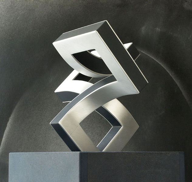 Nikolaus Weiler: offene dimensionAluminium, Mischtechnik40-40-40cm