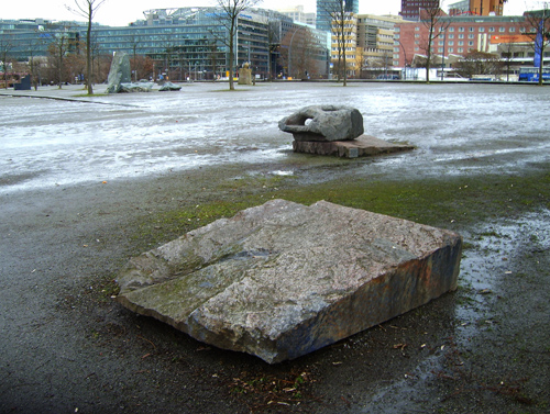 a Kaltenbach: Elegie 7 Steine Granit, Sodalith Grnstein 2003, Matthikirchplatz Berlin, Ensemble Kulturforum Neue Nationalgalerie