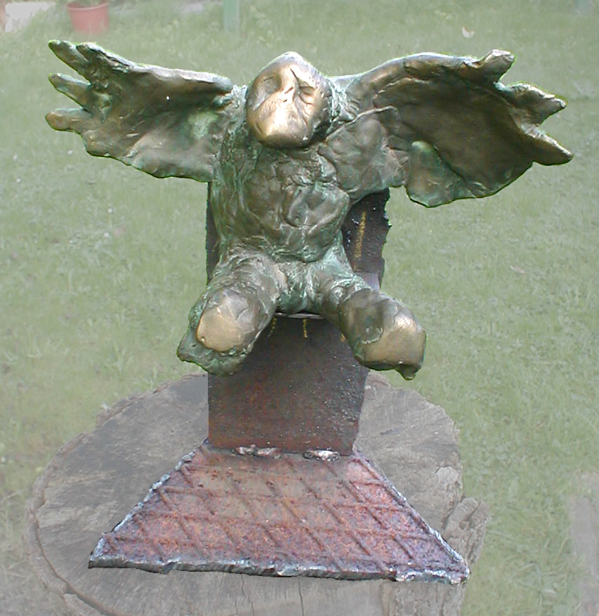 Peter Trautner: angepasster Engel, Bronze und Stahl, 55 x 65 x 25 cmbehinderter Engel auf seinem Thron