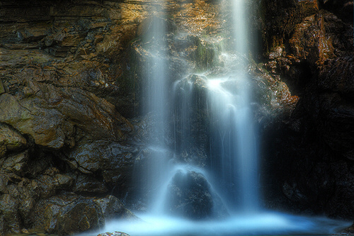 Conny Lechner: blue waterwallFotografie auf Acryglas