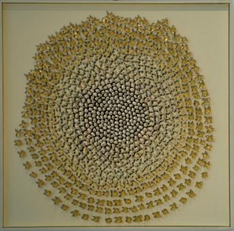Betty Kahmann: ChampagneAcryl/Blattgold auf MDF mit Früchte der Buche 92x92