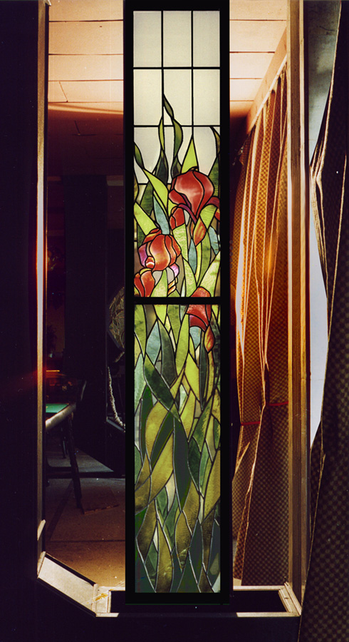 Mariana Scvortova: Die Iris Buntglasfenster (ca.12 qm), im Kasino Wunder in Chisinau, R.Moldau 80x110cm, 1994
