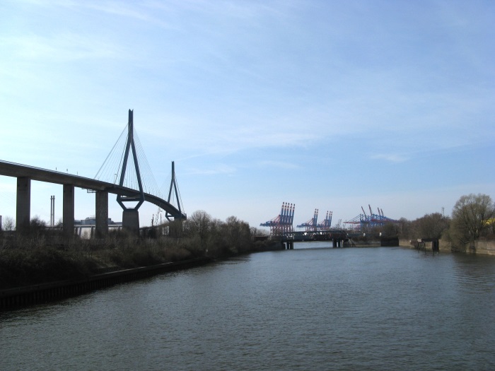 Uwe Holstein: K?hlbrandbr?cke und Container TerminalFotografie aus dem K?nstlerbuch Hafen Hamburg, Elke Rehder Presse, 2011