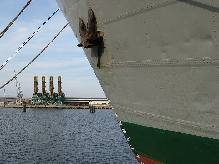 Uwe Holstein: Bug der MS BleichenFotografie aus dem K?nstlerbuch Hafen Hamburg, Elke Rehder Presse, 2011