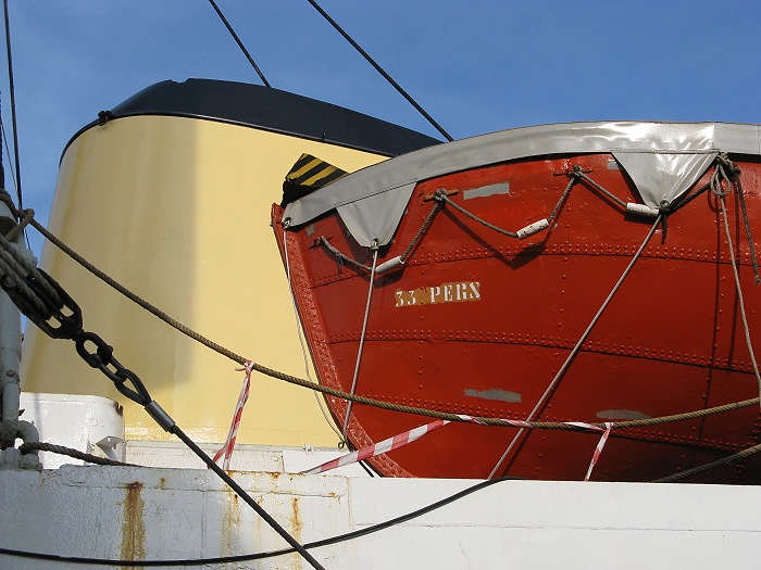 Uwe Holstein: Rettungsboot der MS BleichenFotografie aus dem K?nstlerbuch Hafen Hamburg, Elke Rehder Presse, 2011