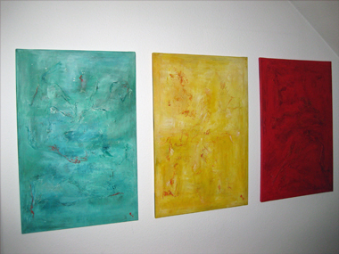 Anja Langbein: Frau in rot, gelb, gruen, Acryl mit Strukturpaste auf Leinwand, je 50 x 70 cm