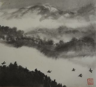 Marianne Marx-Bleil: Tyrolnebel1980/18,6x17,2cm/ID: Y325-2951/Berge, Nebel, sumi-e, schwarz-weiss,Voegel,Pinselzeichnung,Japanpapier, Japantusche