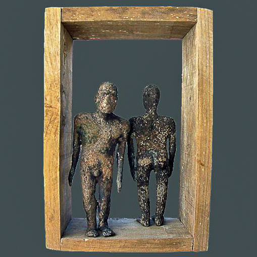 Harald_J Braun: Frame IIIAgglomere Skulpturen, Kartoffel ~ Bronze , Die zu Beginn aus rohen Kartoffeln geschnitzten Figuren, werden nach dem Prinzip der verlorenen Form  in Bronze transformiert.  ( in einem Holzrahmen )