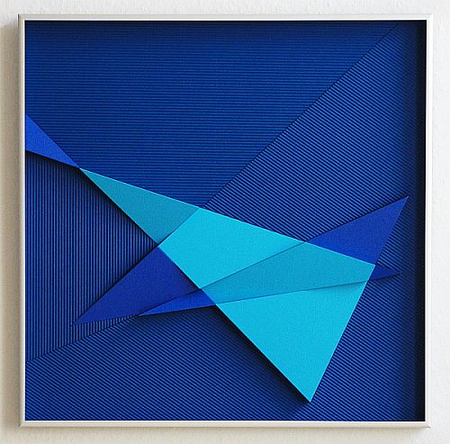 Axel Heibel: Wandobjekt  6/3/14/Kdreidimensionales Objekt aus unterschiedlich blauem Karton und blauem Wellkarton;  50,5 x 50,5 x 3,5 cm;  2014