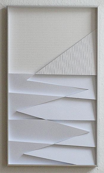 Axel Heibel: Wandobjekt  12/4/14/Kdreidimensionales Objekt aus weissem Karton auf weissem Wellkarton unter Glas;  70,5 x 40,5 x 3,5 cm;  2014