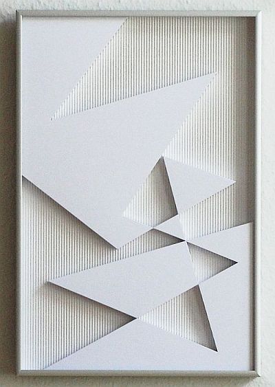 Axel Heibel: Wandobjekt  19/6/14/Kdreidimensionales Objekt aus weissem Karton auf weissem Wellkarton unter Glas; 45,5 x 30,5 x 3,5 cm; 2014