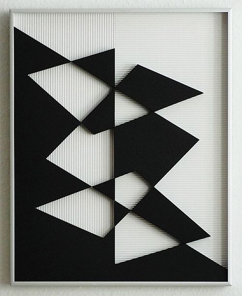 Axel Heibel:  Wandobjekt  25/7/14/K ;  dreidimensionales Objekt aus scharzem Karton auf weissem Wellkarton unter Glas;  50,5 x 40,5 x 3,5 cm;  2014