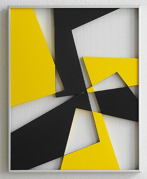 Axel Heibel: Wandobjekt  6/4/15/Kdreidimensionales Objekt aus gelbem und schwarzem Karton auf weissem Wellkarton unter Glas;  50,5 x 40,5 x 3,5 cm; 2015