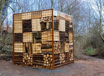 Klaus Bittner: BaumschicksaleInstallation, Holz und Stahl, 205 x 205 x 230 cm