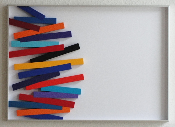 Axel Heibel: Wandobjekt  5/10/18/Kdreidimensionales Objekt aus verschiedenfarbigen Kartons auf weissem Karton unter Glas;  2018;  50,5 x 70,5 x 3,5 cm